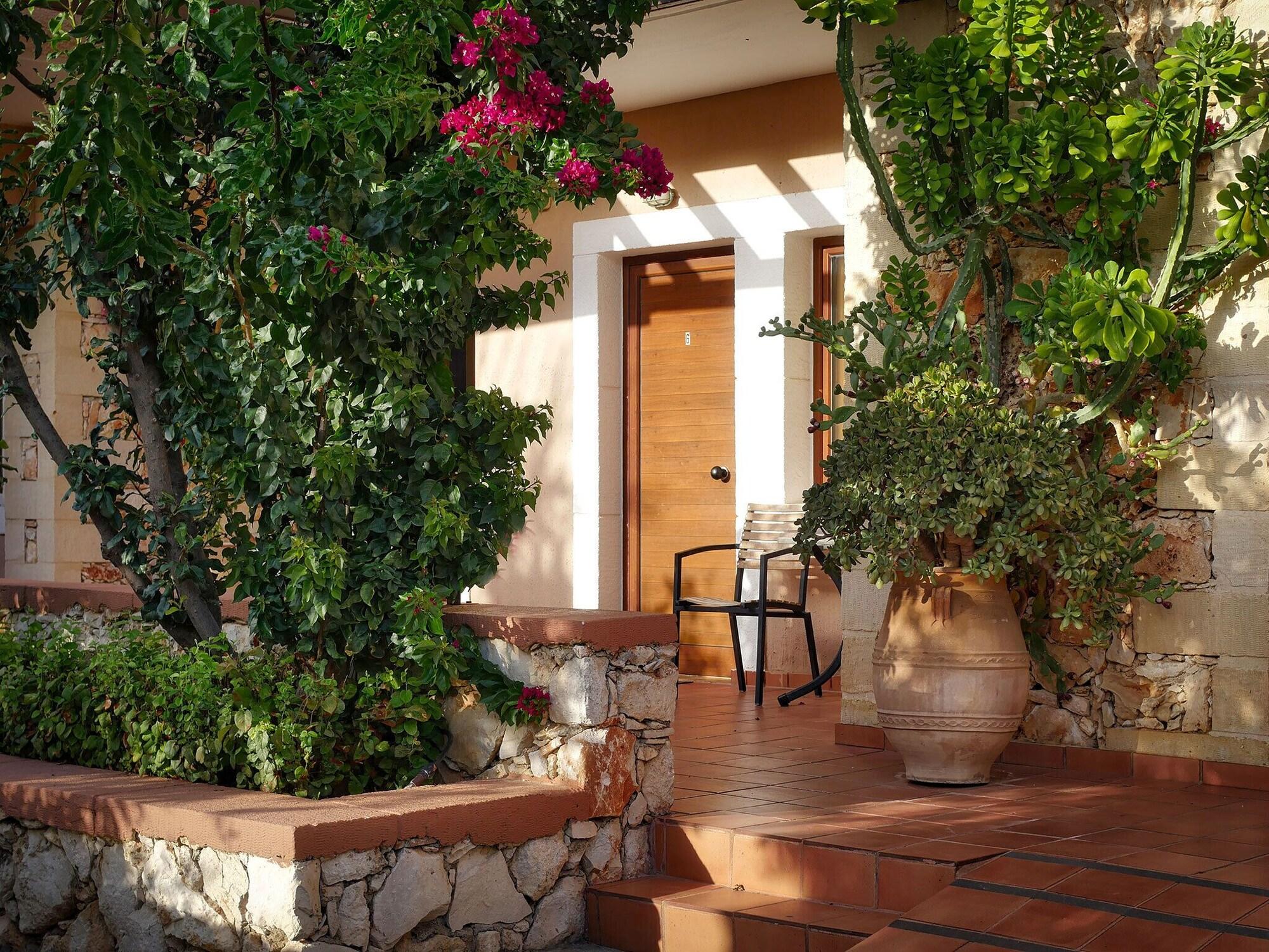 Areti Aparthotel Chrissi Akti Chania Exterior foto