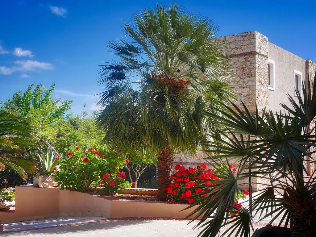 Areti Aparthotel Chrissi Akti Chania Exterior foto